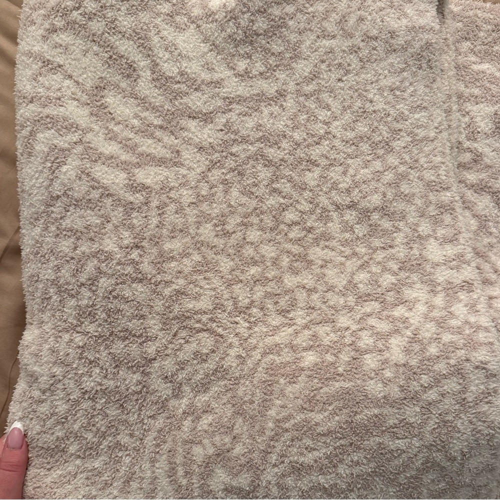 Barefoot Dreams CozyChic Wilderness Blanket in Cream/Stone - Picture 3 of 5